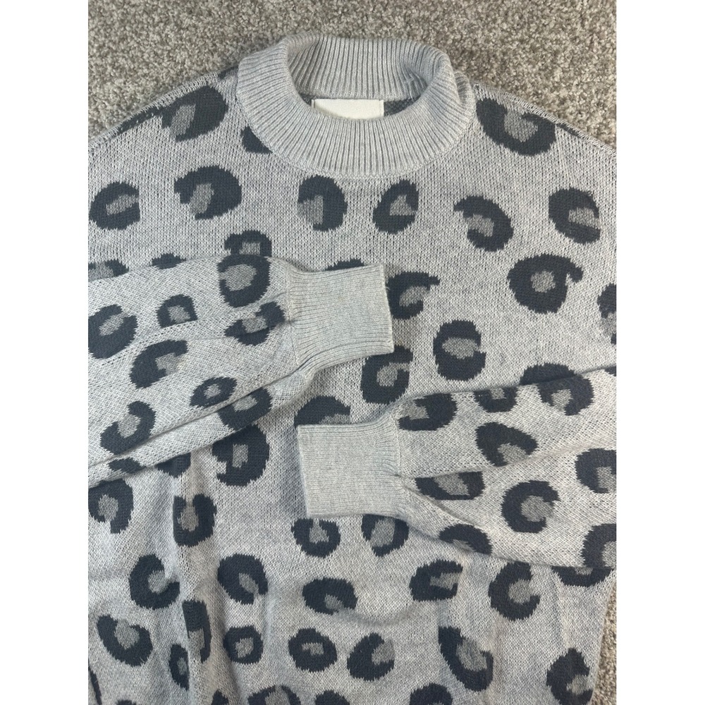 Abercrombie & Fitch Gray Leopard Print Knit Sweater Crew Neck XS